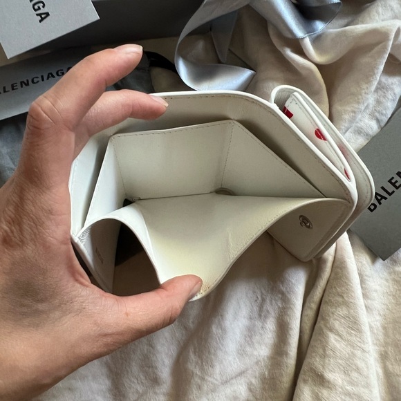 Balenciaga Cash Heart Print Mini Wallet - Picture 11 of 11